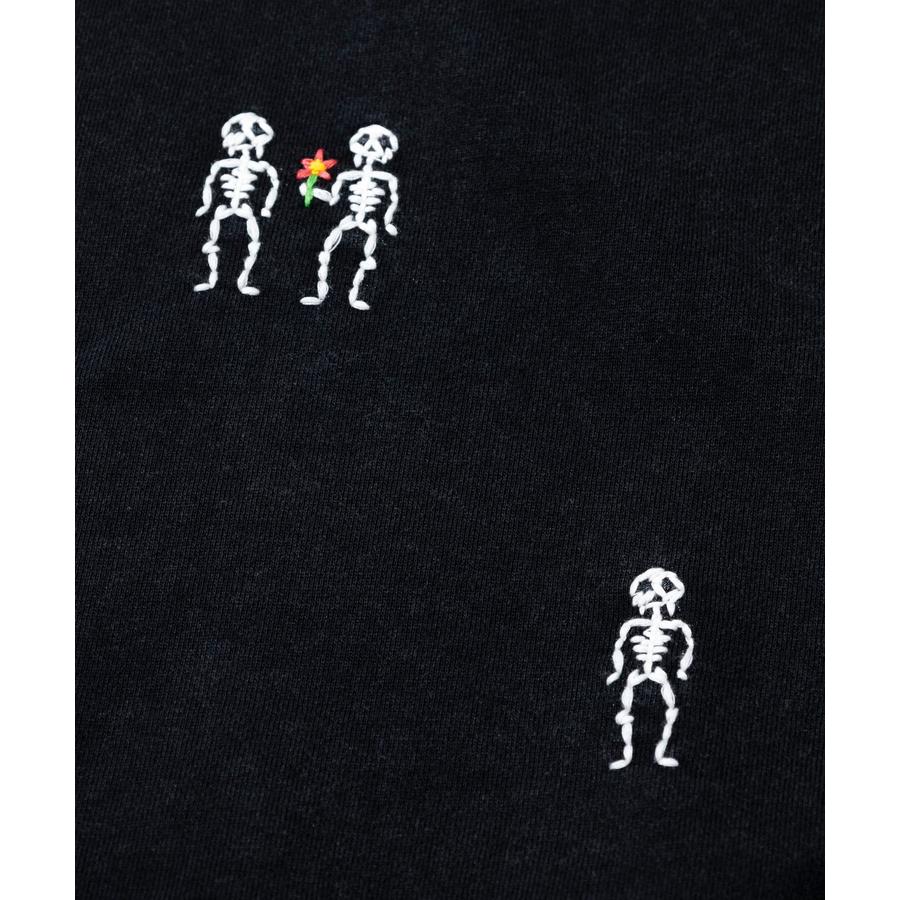 go slow caravan ゴースローキャラバン ほねほね ちょいボロ加工 クルーネック スウェット 刺繍 ステッチ エルボーパッチ 骨プリント 裏毛生地 アウトドア キャンプ フェス 秋 冬 356104 go slow caravan ほねほね ちょいボロ加工 クルーネック スウェット