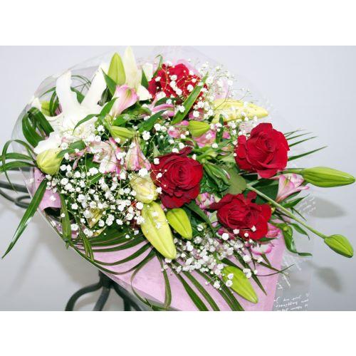 生花 花束 華やかにお祝いを　赤バラとユリ　季節の小花 |  | 04