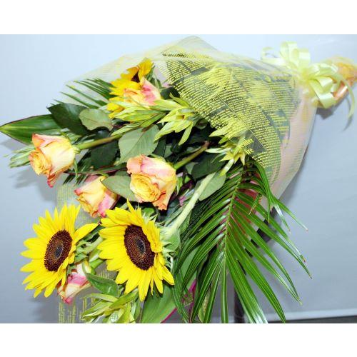 生花 花束  バラとヒマワリの花束【地域限定送料無料】 |  | 02