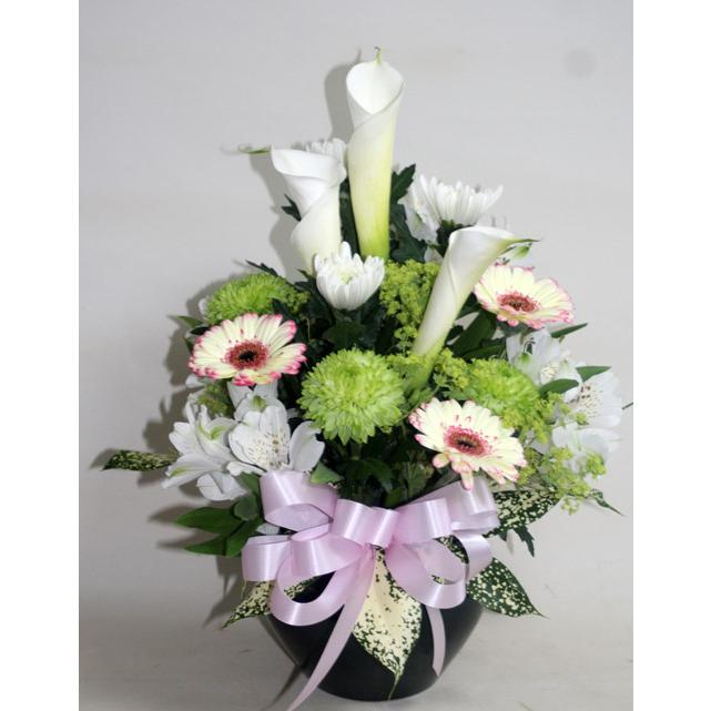 モダンなお供え アレンジ　お供え　カラー | 