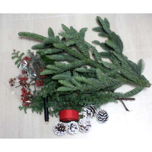 モミの木とヒムロスギのクリスマスリースキット  手作りキット 生花 切花 資材 |  | 06