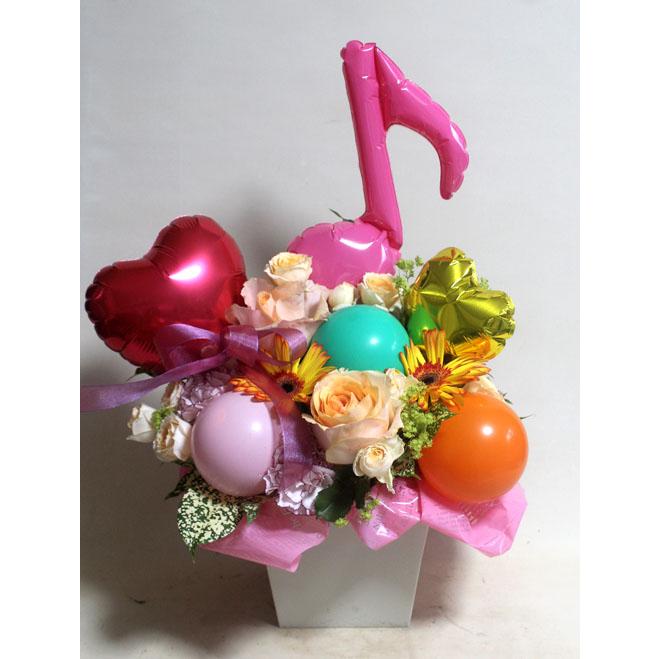 バルーン入りアレンジ 音符とハート 風船　バルーンフラワー 生花 フラワーギフト 花の贈り物 花とバルーン 誕生日 お祝い 開店祝い 発表会 音楽会 |  | 05