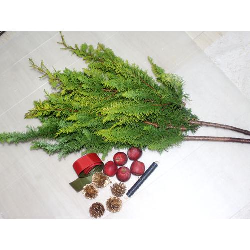 黄金ヒバ　孔雀ヒバと姫リンゴorサンキライのクリスマスリースキット 切花 資材 クリスマスリース 手作りキット 生花  クリスマスリース 材料 |  | 01