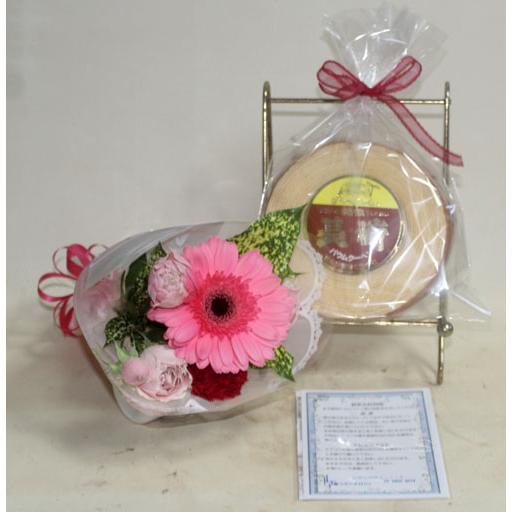 ミニ花束とスイーツのセット　長崎バウムクーヘン　カーギ　チョコウェハース　ナカミチ食品パウンドケーキ赤い帽子のクッキー＆チョコ【地域限定送料無料】 | 