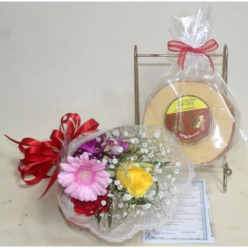 ミニ花束とスイーツのセット　長崎バウムクーヘン　カーギ　チョコウェハース　ナカミチ食品パウンドケーキ赤い帽子のクッキー＆チョコ【地域限定送料無料】 |  | 01