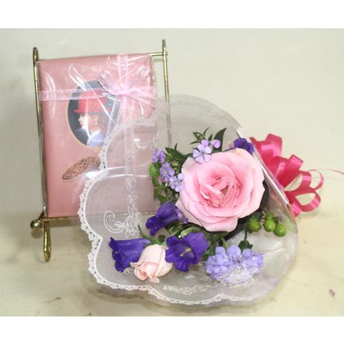 ミニ花束とスイーツのセット　長崎バウムクーヘン　カーギ　チョコウェハース　ナカミチ食品パウンドケーキ赤い帽子のクッキー＆チョコ【地域限定送料無料】 |  | 04