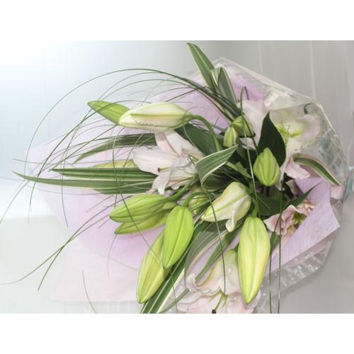 ユリとグリーンの花束【生花　花束】フラワーギフト　花の贈り物 生花  花の贈り物 誕生日 母の日 父の日 出産祝　内祝い プレゼント【地域限定送料無料】 | 