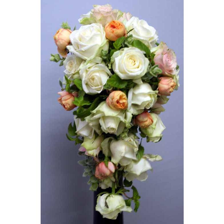 生花　キャスケードブーケ　ブトニア付　結婚式　ウエディング ブライダル  フラワーギフト 花の贈り物  花嫁の一番美しいその時を華やかに彩ります |  | 02