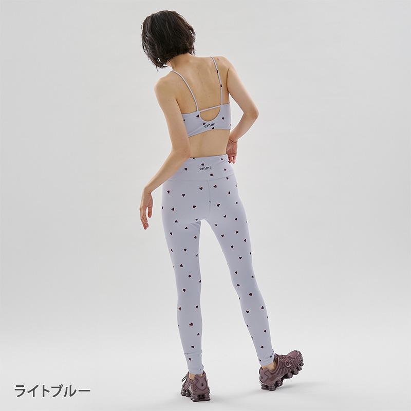 エミ emmi 【emmi yoga】FILAコラボレギンス 新品未使用 emmi yoga（エミヨガ） エミ emmi ヨガウェア ボトムス ハートパターン