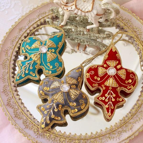 クリスマスツリー オーナメント ハンドメイド ビーズ 刺繍 クロス 百合