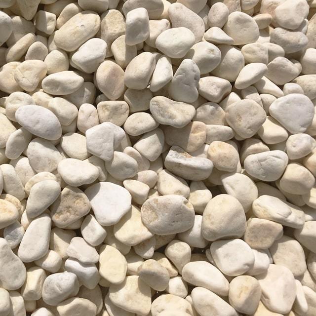 高い品質 砂利 黄色 玉砂利 イエロー 玉石 黄 庭 大量 洋風 おしゃれ 天然石 丸石 ガーデニング ジャリ 庭石 化粧砂利 イエロータンブル mm内外 約15 25mm 0kg 格安 Www Thedailyspud Com