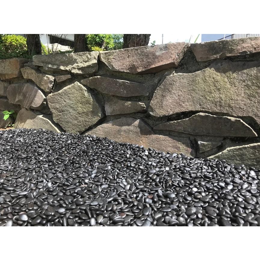 玉砂利 黒 庭 砂利 石 黒玉石 磨き 玉石 敷く 化粧石 玉石黒 光沢 約10