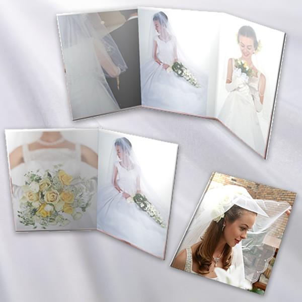 華麗 3面 送料無料 レイアウト込 フォトスタンド型のフォトブックa5 簡単フォトブック 写真を送るだけでデザイナーがレイアウト 出産祝い 出産記念品