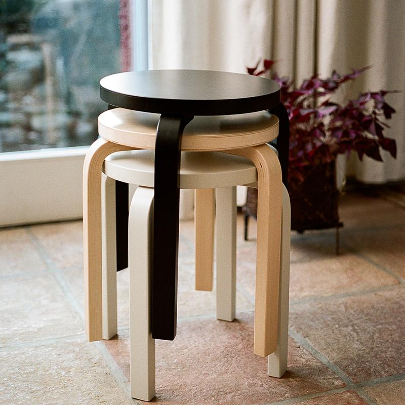 スツール60 リノリウム アイアン Stool 60 (スツール60) |リノリウム | Artek (アルテック)