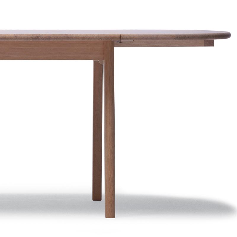 Carl Hansen ＆ Son（カール・ハンセン＆サン） ダイニングテーブル