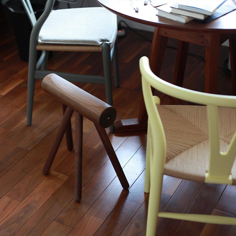 ウォールナット 無垢材 靴べら スツール 楽天市場】DENTO ES stool & Shoehone 無垢 スツール 靴べら付き