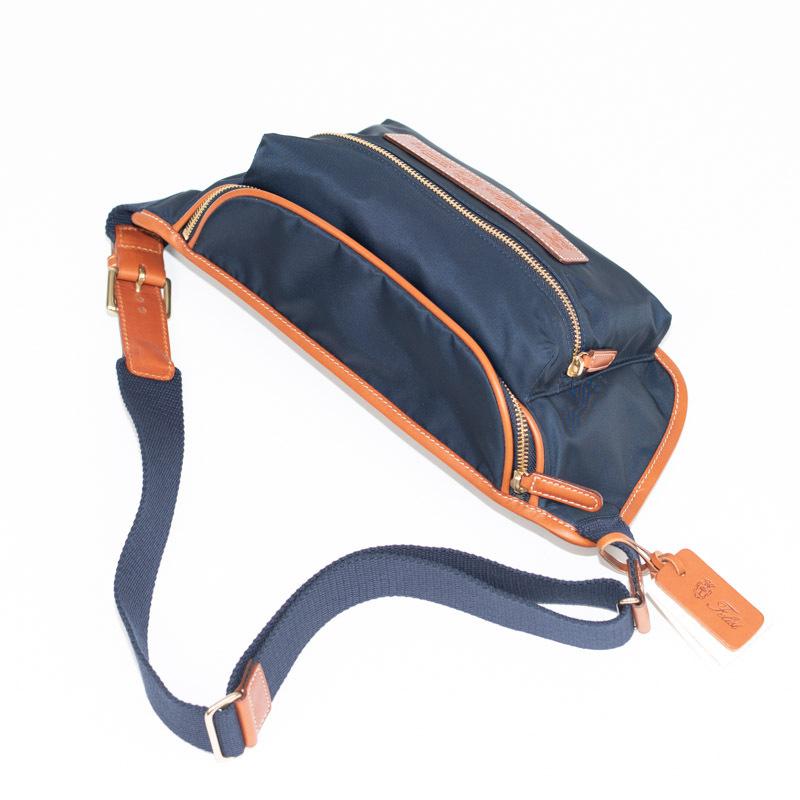 新品【799-bl】 Felisi イタリア製ナイロン×レザー ボディバッグ 新品【799-bl】 Felisi イタリア製ナイロン×レザー ボディバッグ