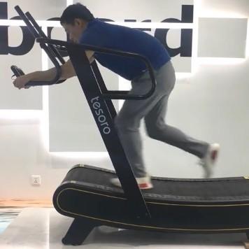 自走式トレッドミル ランニングマシン ブラックモデル R900 Style Fitness 通販 Yahoo ショッピング