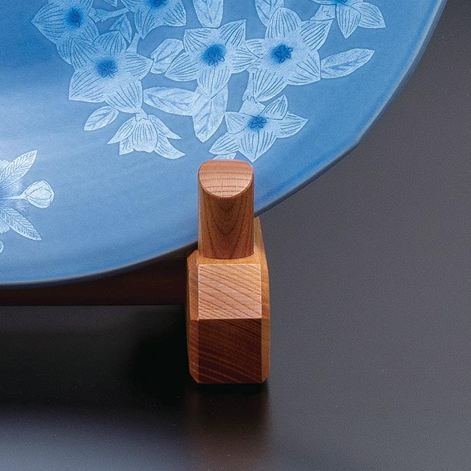 九谷焼 日本の伝統工芸品【九谷焼】 15号四方飾皿 淡青釉裏銀彩花文 皿