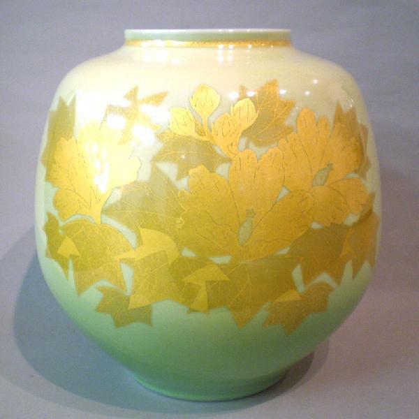 人間国宝　吉田美統　釉裏金彩　芙蓉文　花瓶　花入　九谷焼 楽天市場】吉田美統【人間国宝】九谷焼花瓶 釉裏金彩芙蓉文 水色[花器