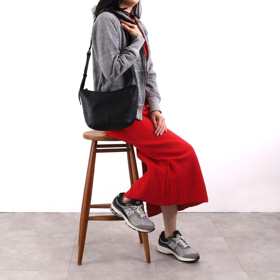 COOCO（クーコ） 25131-11309 シュリンク レザー ハーフムーン