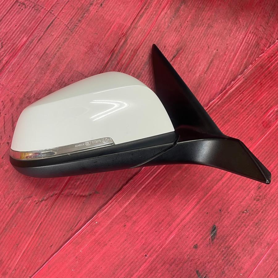 ワケあり BMW 1シリーズ F20 1A16 純正 ドアミラー 右(運転席) 白 300 ミラー角度調整〇 ウインカー〇 電動開閉× 車検〇