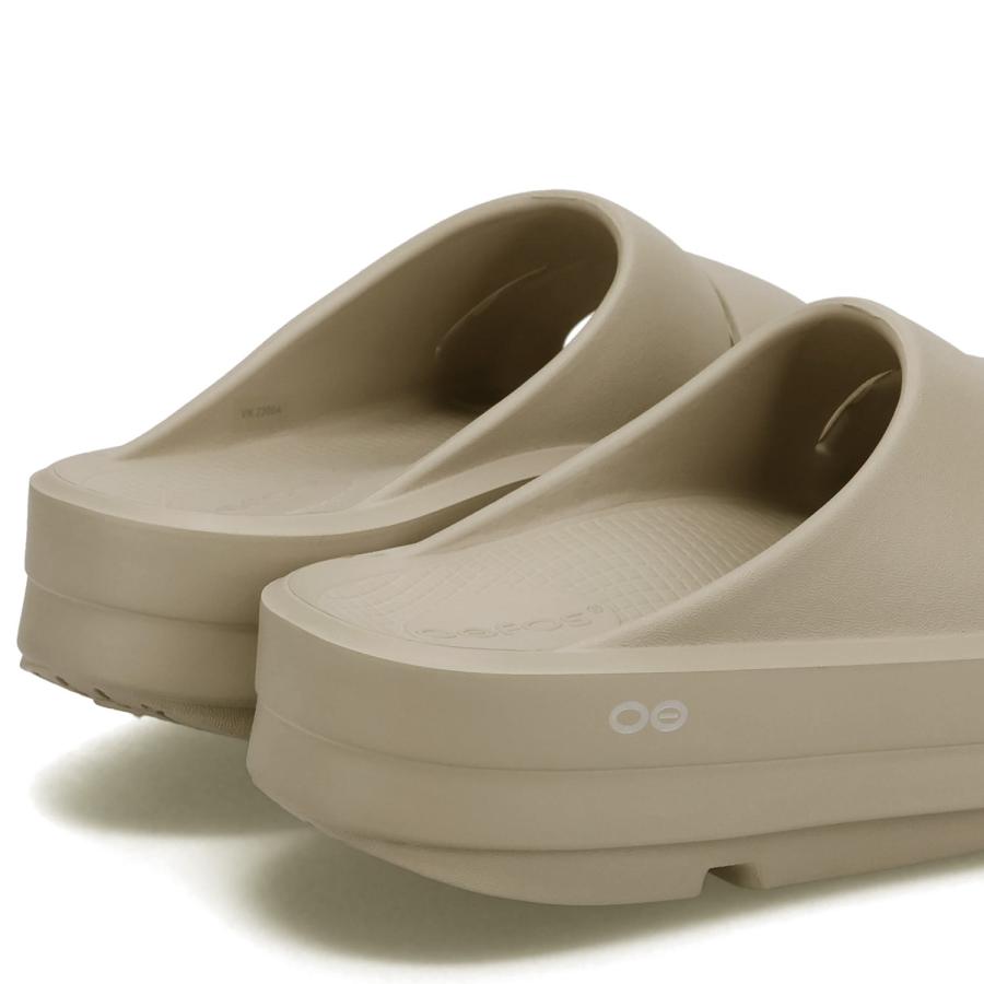 OOFOS リカバリースライドサンダル ウーメガ ウーアー ル厚底　未使用 ウーフォス OOFOS リカバリーサンダル スライドサンダル