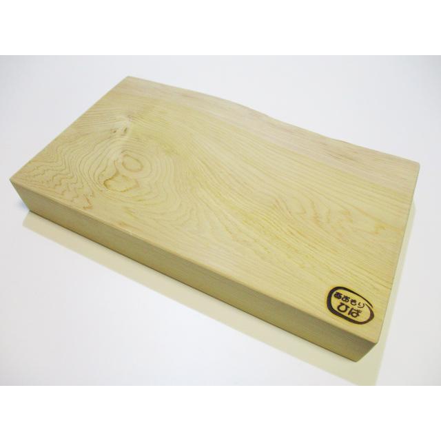 ＜新品＞青森ひば一枚板まな板　識別BL-32　超厚めの耳付きまな板です！裏側に大きな節あり、世界にたった１枚のまな板です |  | 02