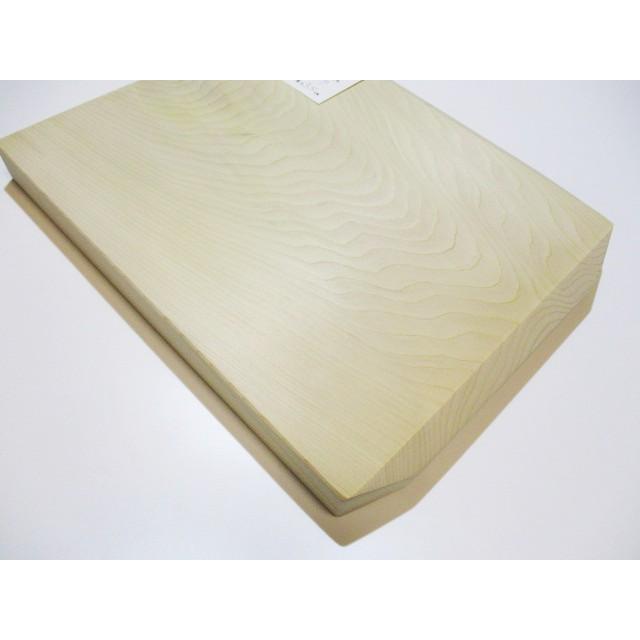＜新品＞青森ヒバのまな板　特殊傾斜カット形状（一枚板）識別EF-7　まな板の下に手が入り、持ち上げやすい形状です！ |  | 02