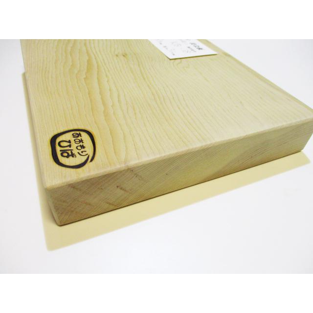 ＜新品＞青森ひば一枚板まな板　識別KB-18　正方形ではありませんが、正方形に近くて大きさはちょうどよいサイズです！ |  | 03