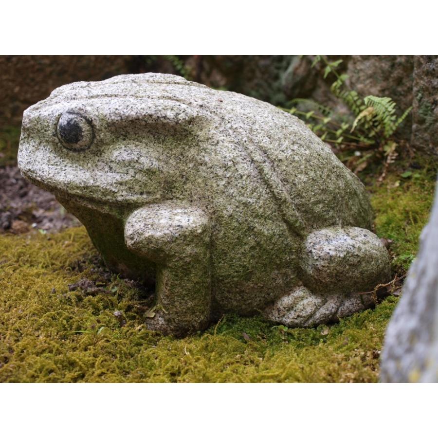 石のカエルの置物 手彫り 日本製 庭石 時代物 かわいい石の蛙 24cm 手彫り 国産みかげ石製｜縁起物 庭 ガーデン