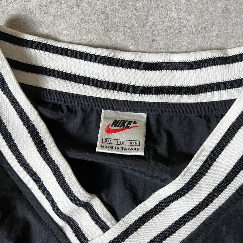 NIKE 90s スウォッシュ ロゴ 刺繍 プルオーバー ナイロン NIKE 90s スウォッシュ ロゴ 刺繍 プルオーバー ナイロン