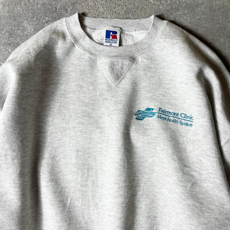 90s USA製 RUSSELL 企業 ロゴ 刺繍 前V スウェット トレーナー 90s USA製 RUSSELL 企業 ロゴ 刺繍 前V スウェット トレーナー