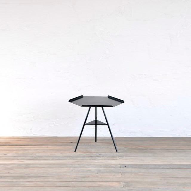 トライポッドテーブル スチールトップ ロウ Low サイズオーダー可 おしゃれ インテリア ミニテーブル 飾り台 店舗什器 テーブル 新生活 模様替え ナイトテーブル | 