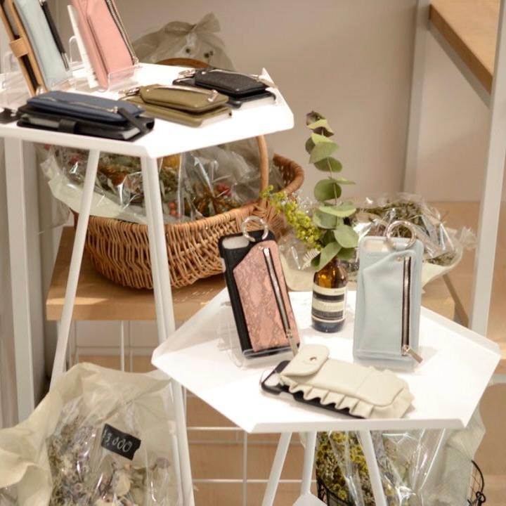 トライポッドテーブル スチールトップ ハイ High サイズオーダー可 インテリア ミニテーブル 飾り台 店舗什器 テーブル 新生活 模様替え ナイトテーブル |  | 05