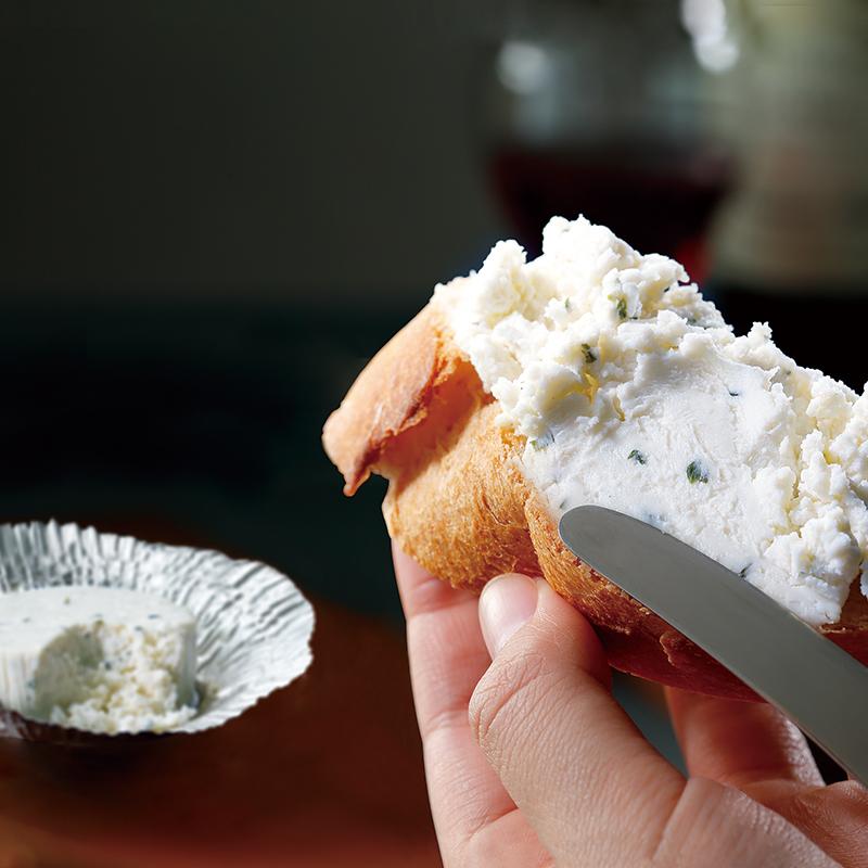 【チーズ】ブルサン　ガーリック＆ハーブ　100g （00400401） |  | 01