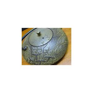 NAMBU IRONWARE　A small　teapot  0.6L  Used in making green tea, brack tea, and for ornament. It's a tradition industrial art object.｜sumi-kurasishop