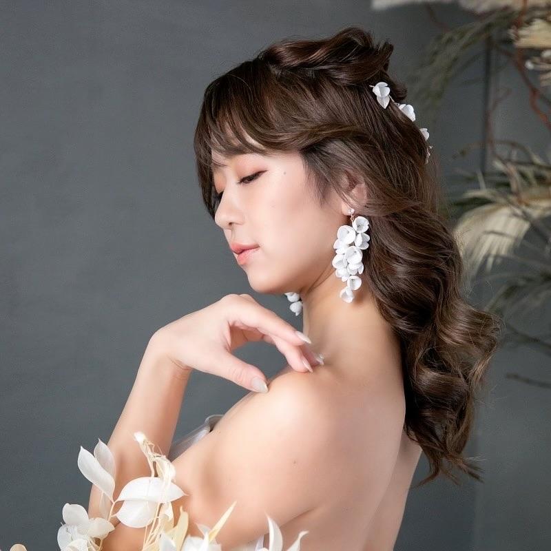 ウェディング アクセサリー【ホワイトフラワー ロングイヤリング】 |  | 01