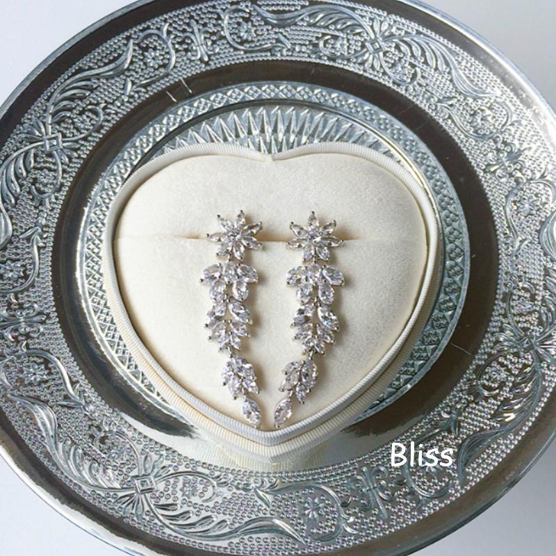 ウェディング アクセサリー【キュービック ジルコニア フラワーリーフ ロングピアス】ブライダル 結婚式 小物 |  | 01