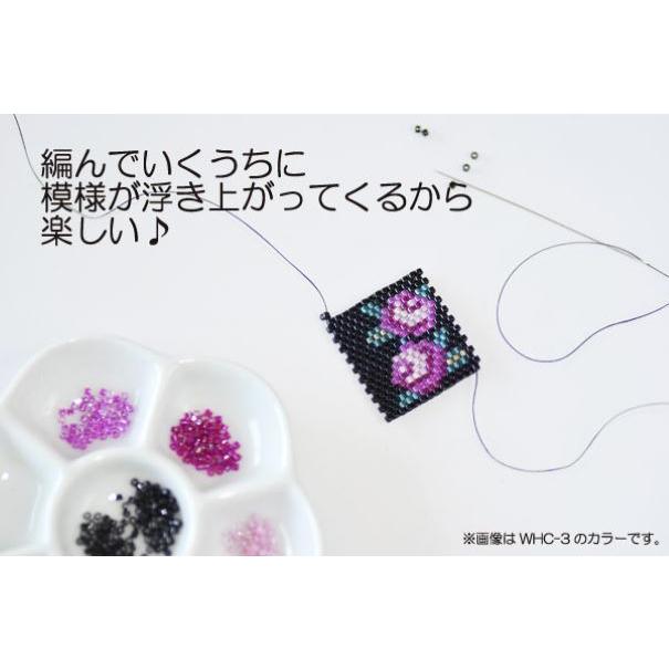 デリカビーズとペヨーテステッチで作る<br>ホイッスルチャーム バラ 