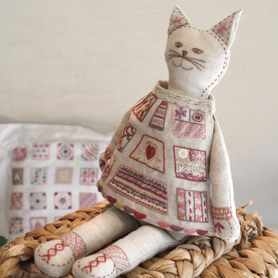 最安 フランス製 刺しゅうキット Dans La Famille Chat Margot 猫のマルゴ 044 超歓迎 Softservo Co Jp