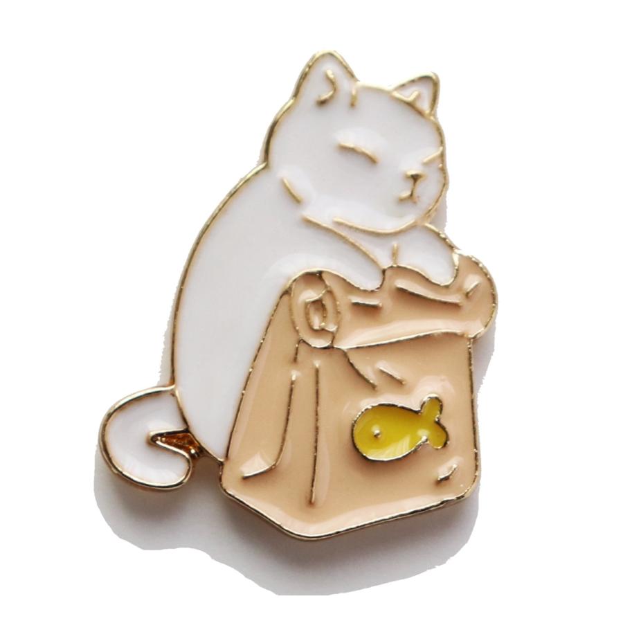 猫とエサ袋 ピンバッジ 白色 かわいいネコのピンズ グッズ :sunage-cat-food-pins:サンエイジ・オンラインストア 通販  