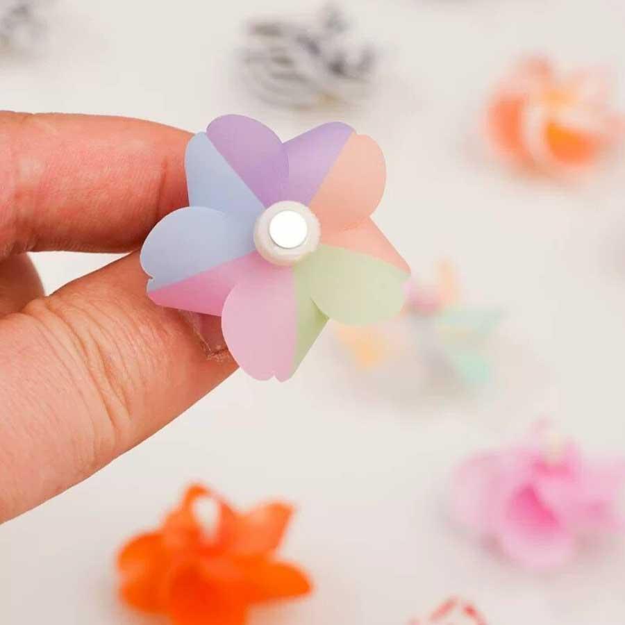 風車 冷蔵庫マグネット 3個セット 直径約3.5cm カラフル ミニマグネット プラスチック 磁石 キッチン 冷蔵庫 玄関 メモ 写真 固定 インテリア 雑貨 かわいい |  | 06