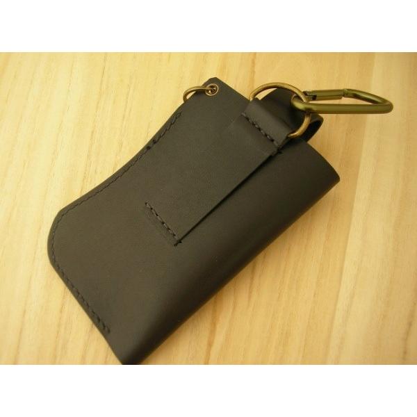 レザースマートフォンケース ベルト通し カラビナ付き 姫路レザーヌメ革 手縫い iPhone 13,12,SE(2)等に　メール便可　ブラック キャメル |  | 04