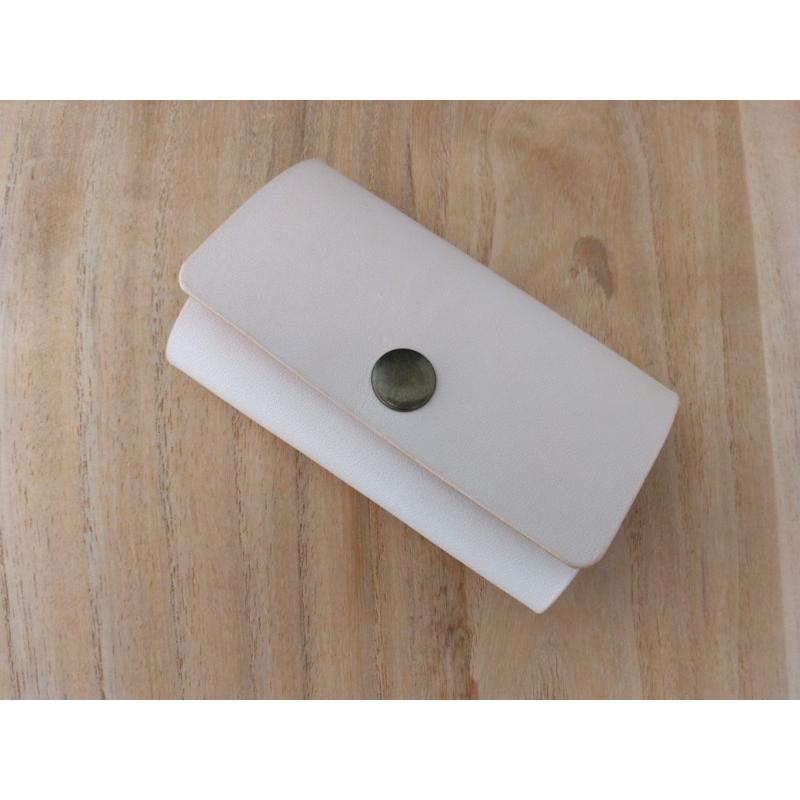 レザーキーケース 姫路レザー たつのレザー ヌメ革 牛革 ブラック キャメル ナチュラル チャコール ブラウン ハンドメイド 総手縫い メール便可 クリックポスト |  | 05