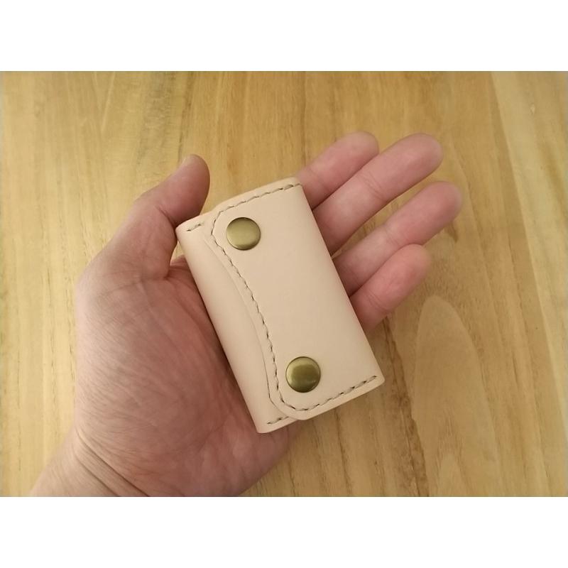 レザーキーケース 姫路レザー ヌメ革 本牛革 ダブルホック ブラック キャメル ナチュラル 生成り ハンドメイド 総手縫い メール便可 クリックポスト コンパクト |  | 01