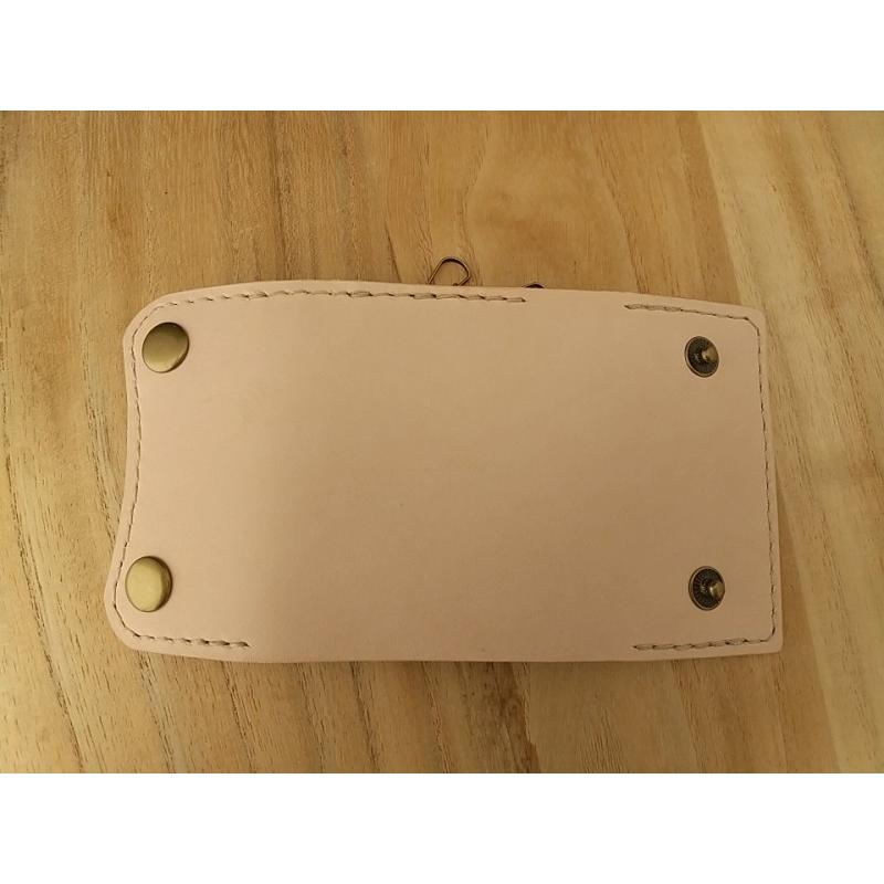 レザーキーケース 姫路レザー ヌメ革 本牛革 ダブルホック ブラック キャメル ナチュラル 生成り ハンドメイド 総手縫い メール便可 クリックポスト コンパクト |  | 06