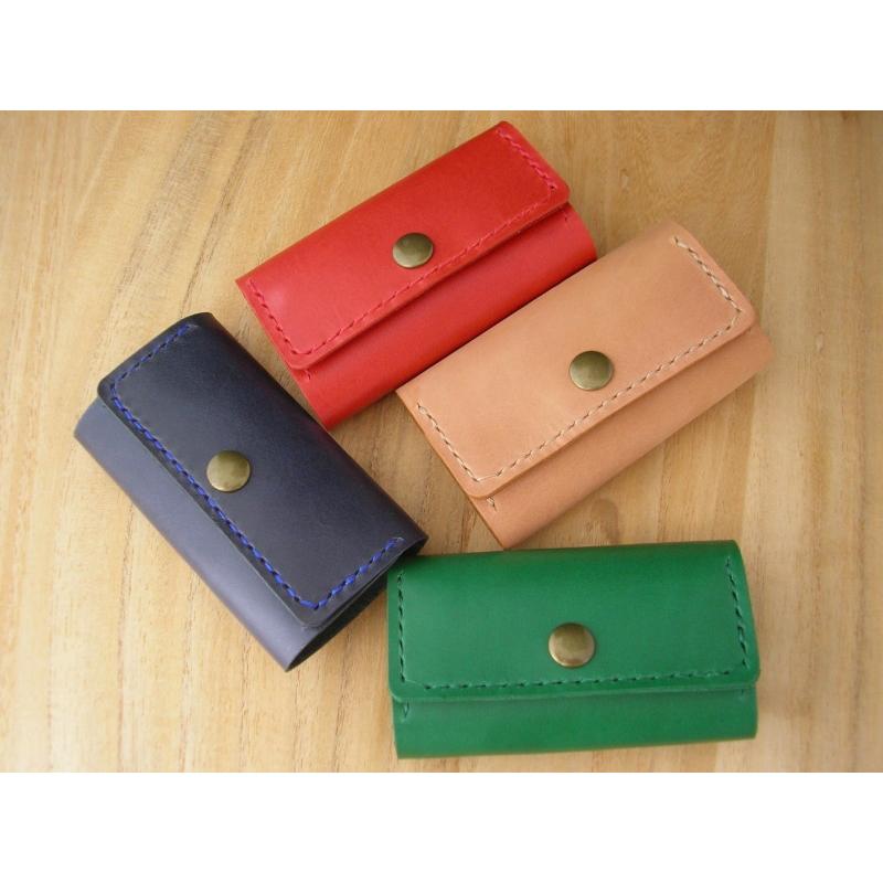 レザーキーケース ヌメ革 プルアップレザー 緑 赤 青 紺 ナチュラル グリーン レッド ダークブルー  ハンドメイド 四角 角丸 総手縫い メール便可 | 