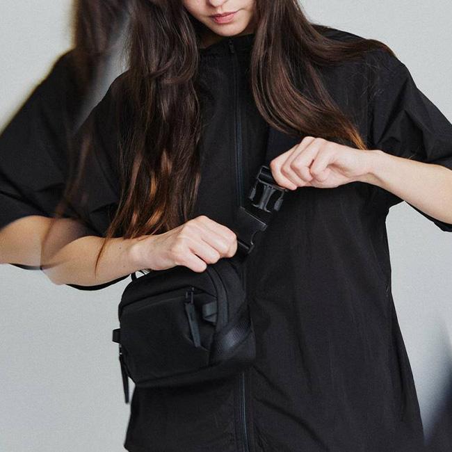 極上美品　AER スリングバッグ　ブラック ！ エアー Aer エアー ボディバッグ Aer Tech Sling 3 ウエストバッグ