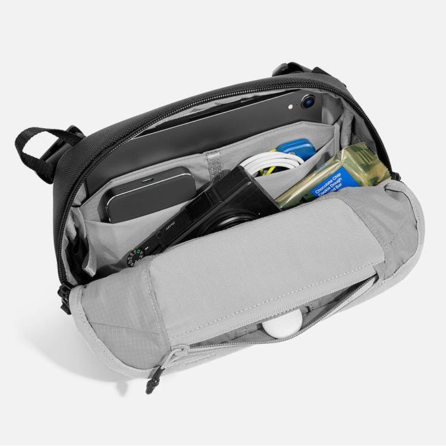 AER（エアー） デイ スリング 3 ボディバッグ グレー エアー Aer エアー ボディバッグ 縦型 Aer Sling Bag 3 スリングバッグ